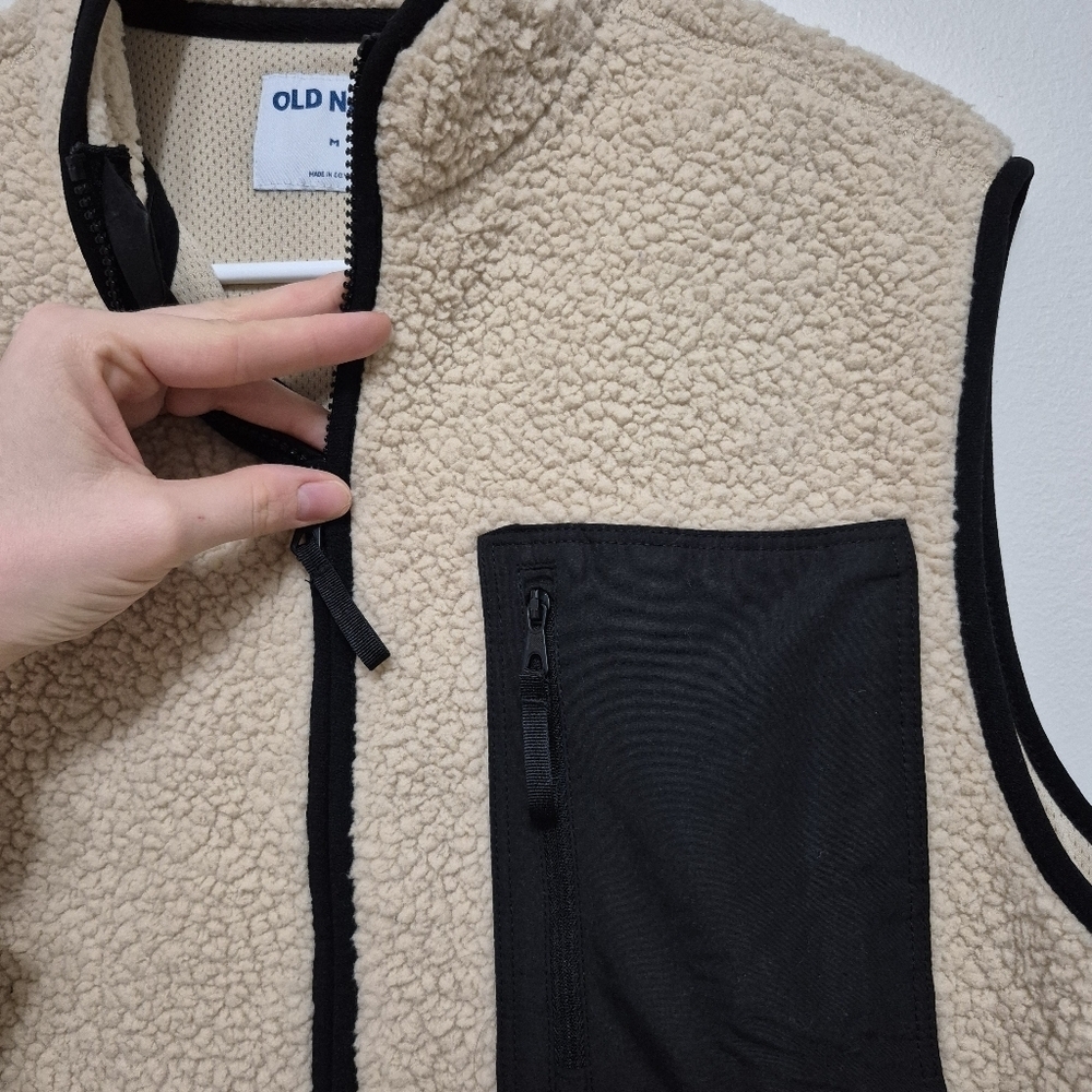 NWOT Old Navy Men's Neutral Cream Teddy Vest - Size Medium - Picture 5 of 8